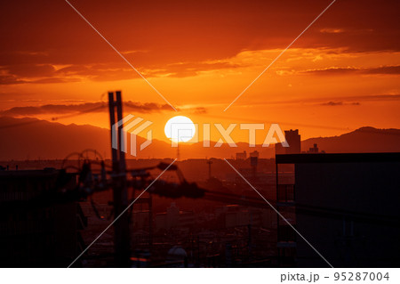 夕暮 秋の夕暮の写真素材 [95287004] - PIXTA